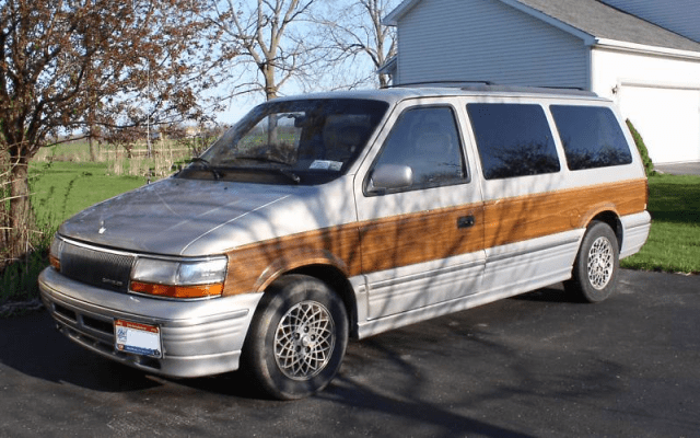 2nd_gen_Town_and_Country_minivan.png
